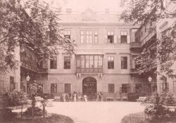 Officierstöchter-Erziehungs-Institut in Ödenburg - Hofansicht