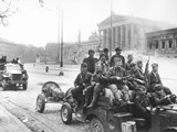 Sowjetische Soldaten vor dem Parlament
Foto: Jewgeni Ananjewitsch Chaldej
Wien, April 1945
