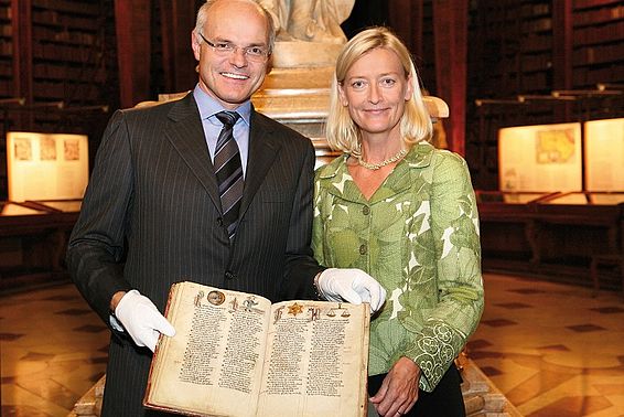GD Dr. Karl Stoss mit Dr. Johanna Rachinger