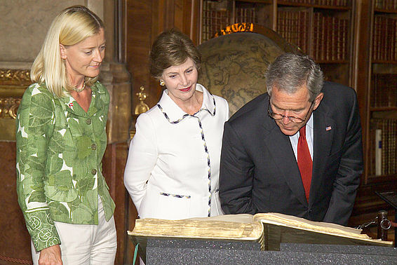 Dr. Johanna Rachinger mit George W. Bush