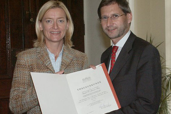 Dr. Johanna Rachinger mit Dr. Johannes Hahn