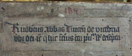 Titel- und Signaturschild (=Holveld-Signatur) der Salzburger Domkapitelbibliothek um 1433 