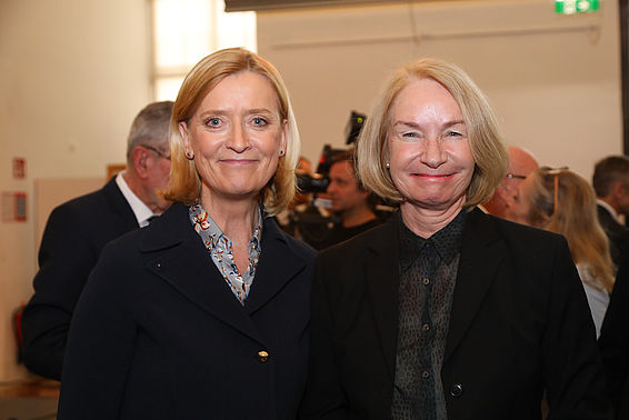 Johanna Rachinger mit Barbara Schneider-Kempf