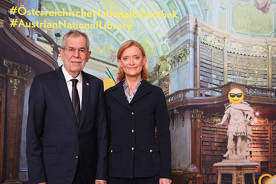 Bundespräsident Alexander Van der Bellen mit Dr. Johanna Rachinger