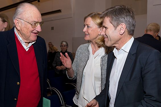 Pierre Stonborough mit Johanna Rachinger und Josef Ostermayer – © Österreichische Nationalbibliothek/APA-Fotoservice/Schedl