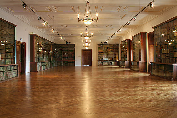 The former Familien-Fideikommissbibliothek of the House of Habsburg-Lorraine and its archives