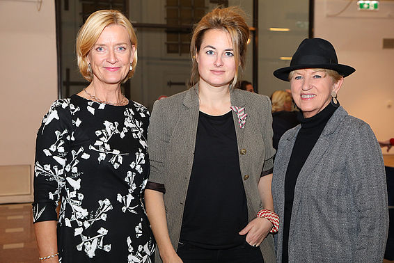 Johanna Rachinger mit Teresa Präauer und Maria Rauch-Kallat