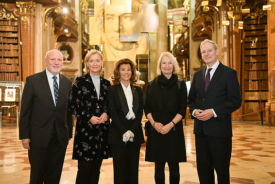 Thomas Leibnitz, Johanna Rachinger, Brigitte Bierlein, Barbara Schneider-Kempf und Clemens Hellsberg – © Österreichische Nationalbibliothek/APA-Fotoservice/Hörmandinger