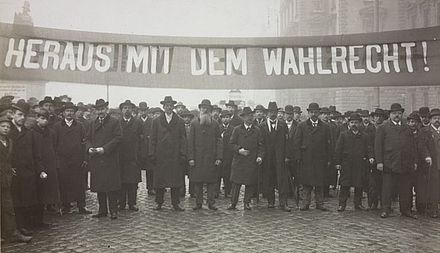 Männer demonstrieren für das Wahlrecht