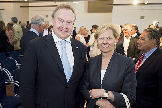 Großmeister Dr. Georg Semler (Großloge von Österreich) mit KR Brigitte Jank © Österreichische Nationalbibliothek/APA-Fotoservice/Hörmandinger