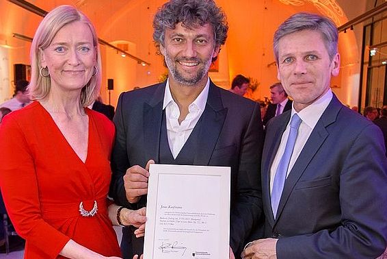 Opernsänger Jonas Kaufmann mit Dr. Johanna Rachinger