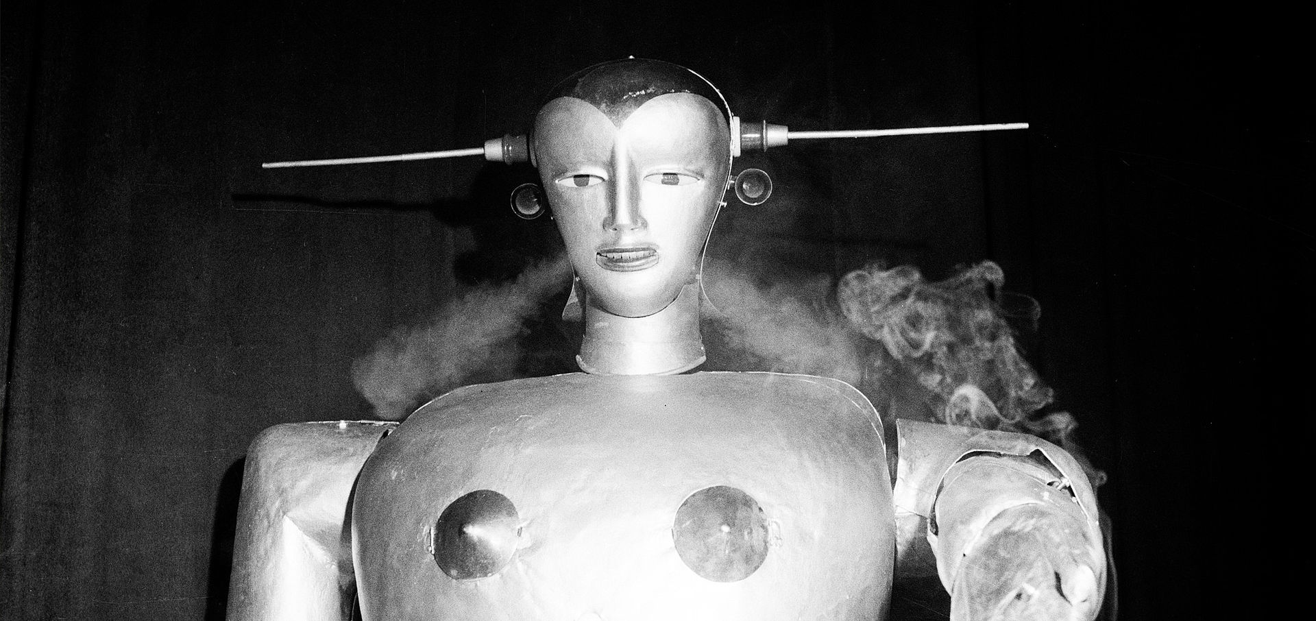 Robotermensch mit Rauch aus der Nase 