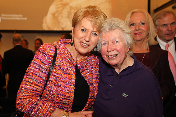 Bundesministerin a. D. Maria Rauch-Kallat mit Schriftstellerin Lotte Ingrisch