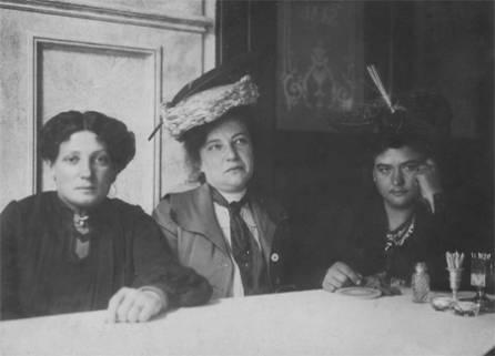 Anna Boschek, Therese Schlesinger und Adelheid Popp (von li. nach re.)
