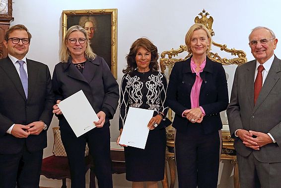 Rüdiger Schender, Rechtsanwaltskanzlei Böhmdorfer Schender Rechtsanwälte GmbH, Mag. Eva Marek, Vizepräsidentin des Obersten Gerichtshofes, Dr. Brigitte Bierlein, Bundeskanzlerin, Dr. Johanna Rachinger Dr. Dieter Böhmdorfer, Rechtsanwaltskanzlei Böhmdorfer Schender Rechtsanwälte GmbH