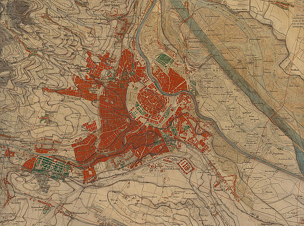 Beigefarbene Reliefkarte der Stadt Wien mit rot dargestellten Bezirken