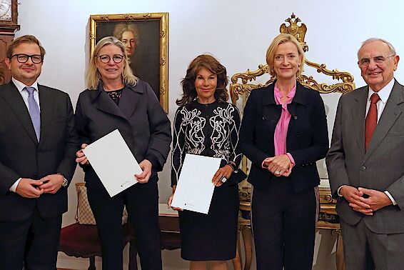 Rüdiger Schender, Rechtsanwaltskanzlei Böhmdorfer Schender Rechtsanwälte GmbH, Mag. Eva Marek, Vizepräsidentin des Obersten Gerichtshofes, Dr. Brigitte Bierlein, Bundeskanzlerin, Dr. Johanna Rachinger Dr. Dieter Böhmdorfer, Rechtsanwaltskanzlei Böhmdorfer Schender Rechtsanwälte GmbH