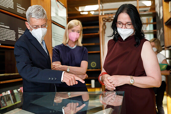 Bernhard Fetz, Johanna Rachinger und Andrea Mayer