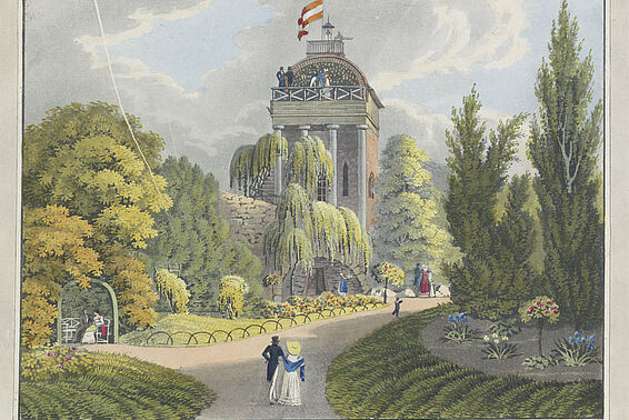 Spaziergänger in einem grünen Park mit hohem Turm