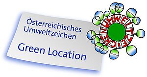 Logo Österreichisches Umweltzeichen Green Location; rundes, grünes Logo mit der Aufschrift "Umweltzeichen" und stilisierten Bäumen rundherum
