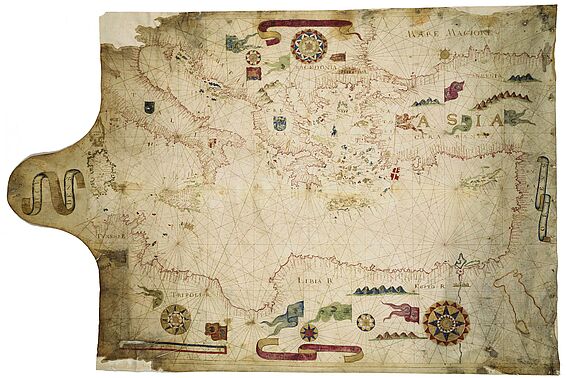 Mittelmeerkarte mit Flaggen und links einer Ausbuchtung