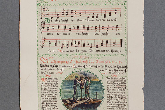 Einzelne Buchseite mit Musiknoten, Liedtext und einer Zeichnung von zwei Männern, die auf einem Steg am Wasser stehen.