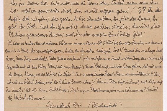 Handgeschriebenes Gedicht auf liniertem, braunen Papier mit Titel "Auschwitz"