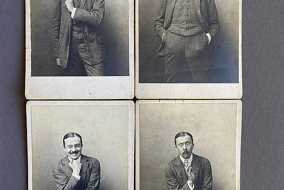 Vier schwarz-weiße Porträtfotos von einem Mann der Grimassen schneidet