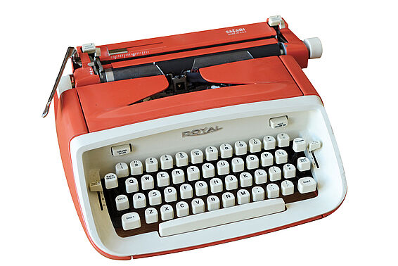 Rote Schreibmaschine