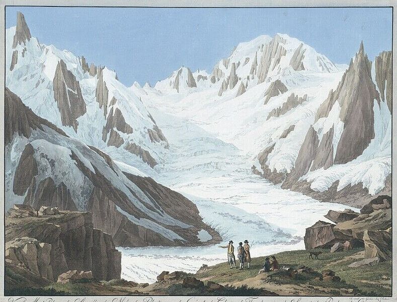 Menschen auf einer grünen Wiese betrachten einen Gletscher