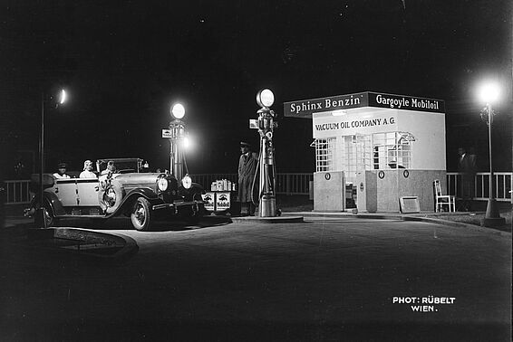 Tankstelle in der Nacht