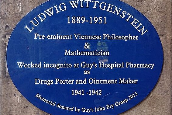 Blaue Gedenktafel für Ludwig Wittgenstein