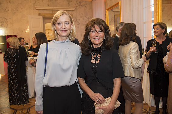 Johanna Rachinger mit Brigitte Bierlein