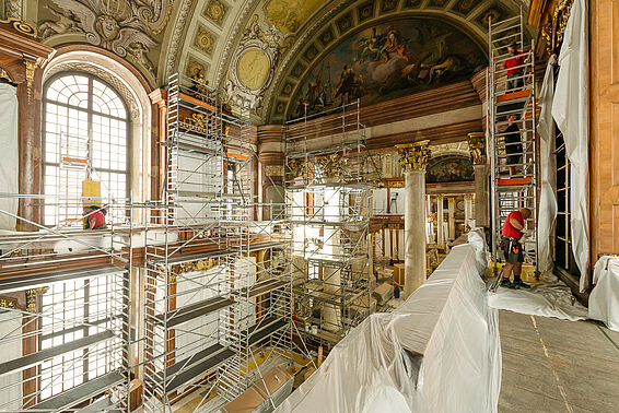 Großräumiges Gerüst im Prunksaal