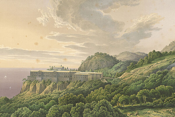 Alte Darstellung eines orientalischen Palastes auf einer begrünten Klippe, Meer und Wolken im Hintergrund