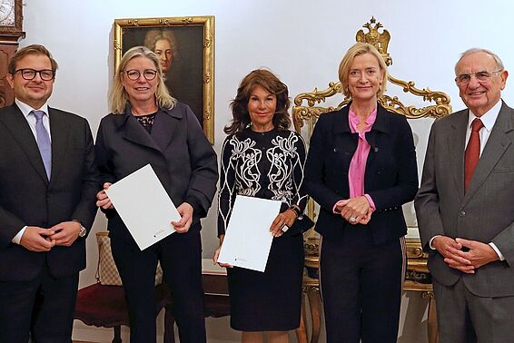 Rüdiger Schender, Rechtsanwaltskanzlei Böhmdorfer Schender Rechtsanwälte GmbH, Mag. Eva Marek, Vizepräsidentin des Obersten Gerichtshofes, Dr. Brigitte Bierlein, Bundeskanzlerin, Dr. Johanna Rachinger Dr. Dieter Böhmdorfer, Rechtsanwaltskanzlei Böhmdorfer Schender Rechtsanwälte GmbH