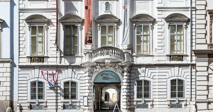Fassade des Palais Mollard, Sitzt der Sammlung für Plansprachen