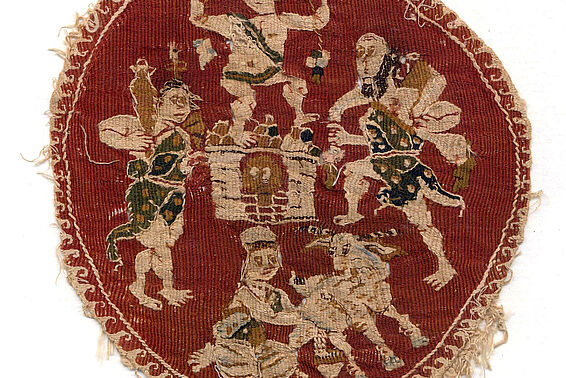 Textiles Medaillon mit Kelterszene Textilbild Bastfaser (Leinen?) und Wolle