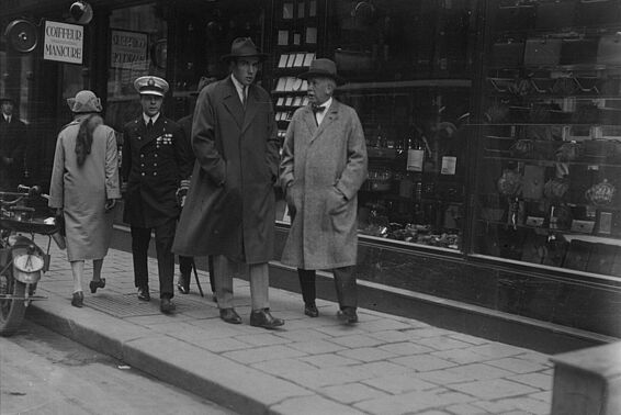 Der spätere König Edward VIII. mit Familie Strauss