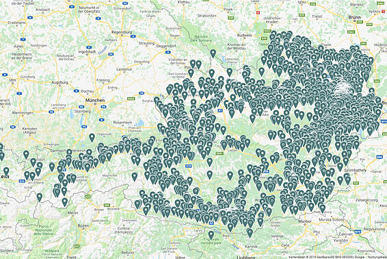 Screenshot von Österreich-Karte, auf der sehr viele Punkte türkis markiert sind