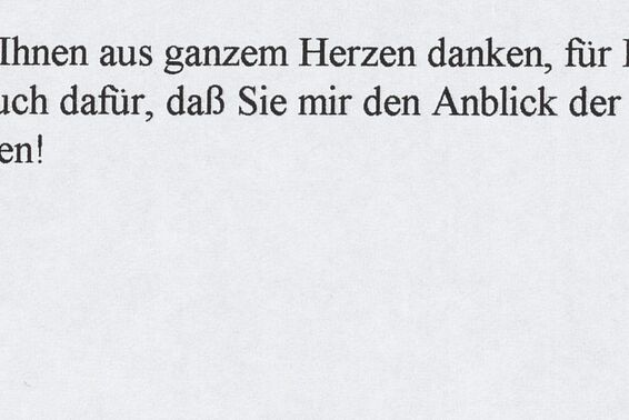 Ausschnitt aus einem getippten Brief, in dem sich eine Besucherin für die Lesung und die Sichtbarkeit des KZ-Tattoos bedankt.