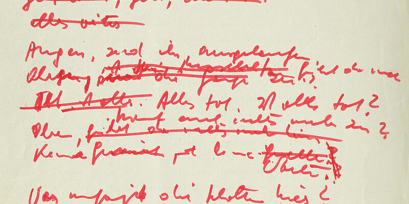 rote Schrift auf beigem Papier