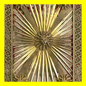 Metallkunstwerk mit Rahmen und fünf Löwenköpfen