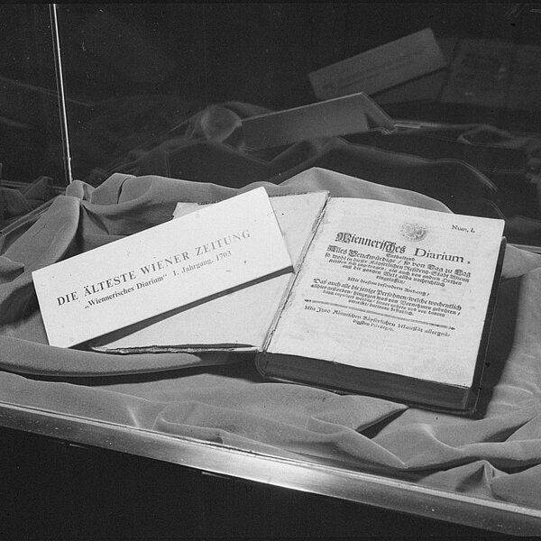 Das Wiener Diarium Nr. 1 in einer Ausstellungsvitrine