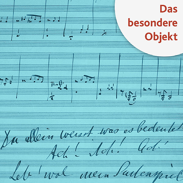 Notenblatt mit Notizen in Türkis, oben rechts steht "Das besondere Objekt"