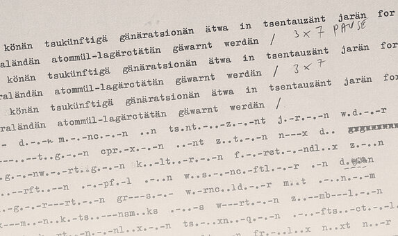 Handschriftlicher Text auf weißem Papier.
