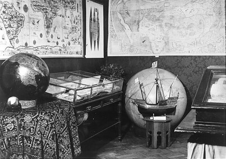 Abbildung: Haardts Globusmuseum in der Gußhausstraße (um 1950)