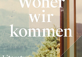 Plakat mit Foto von einem Blick durchs Fenster auf einen Bergsee, darauf der Text "Woher wir kommen".