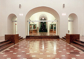 Hall with white walls and brown marbled floor