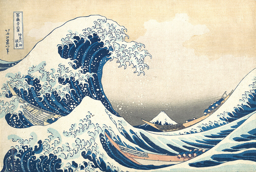 welle_hokusai.jpg Zeichnung einer großen Welle, im Hintergrund ein Berg mit Schneekappe.